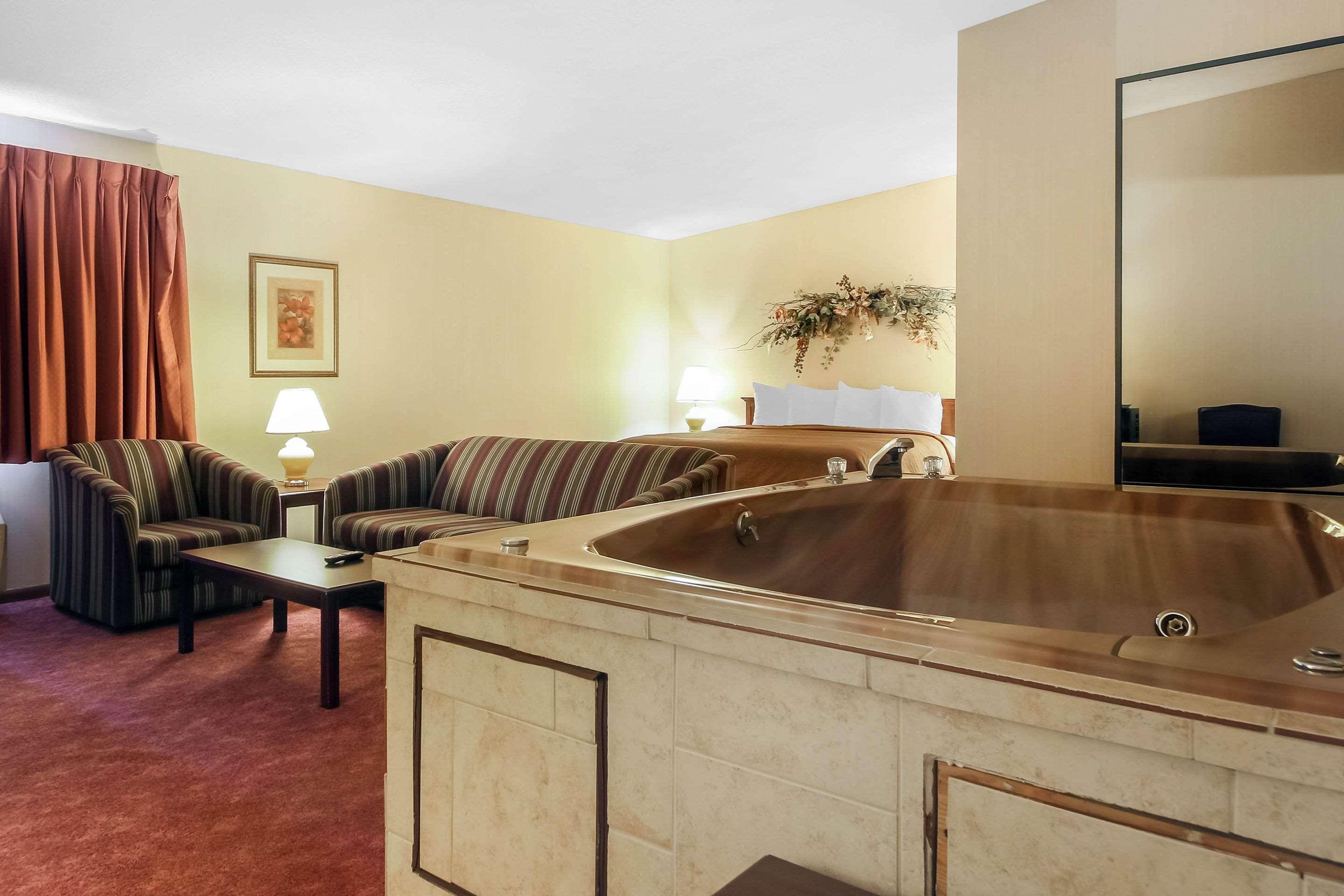 Comfort Inn & Suites Beaver Dam Buitenkant foto
